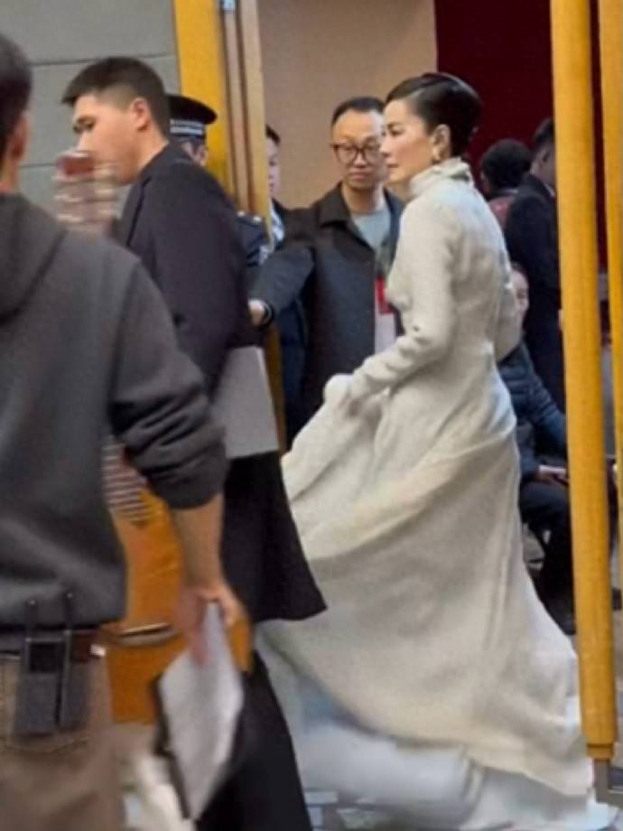 原创            王菲春晚歌曲原创说像做梦一样，百感交集