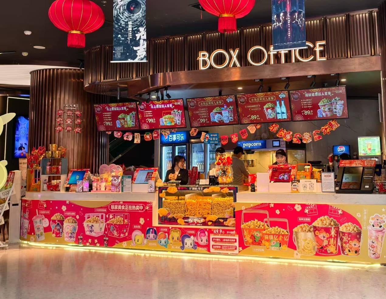 新春走基层｜两场电影“怒省80”：消费更理性，幸福不降级