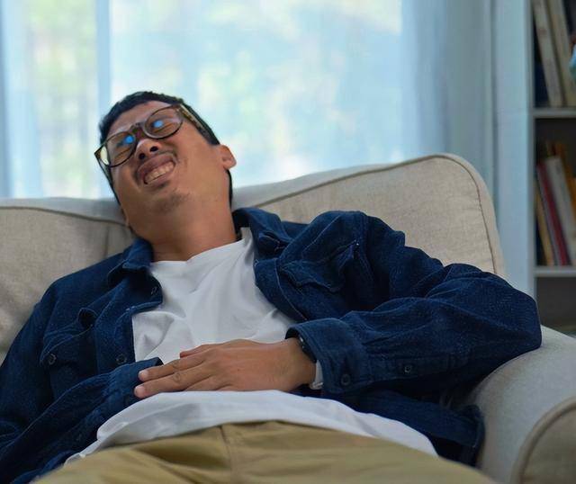 肠癌不声不响？若身体有这3个前兆，肠癌已兴风作浪