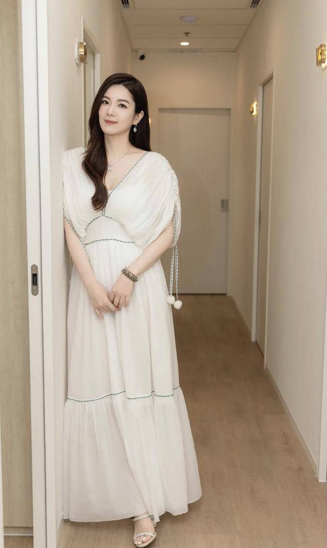 TVB离巢女星阿勒泰体验冰浮！状态大勇获赞，疑因生育问题离婚