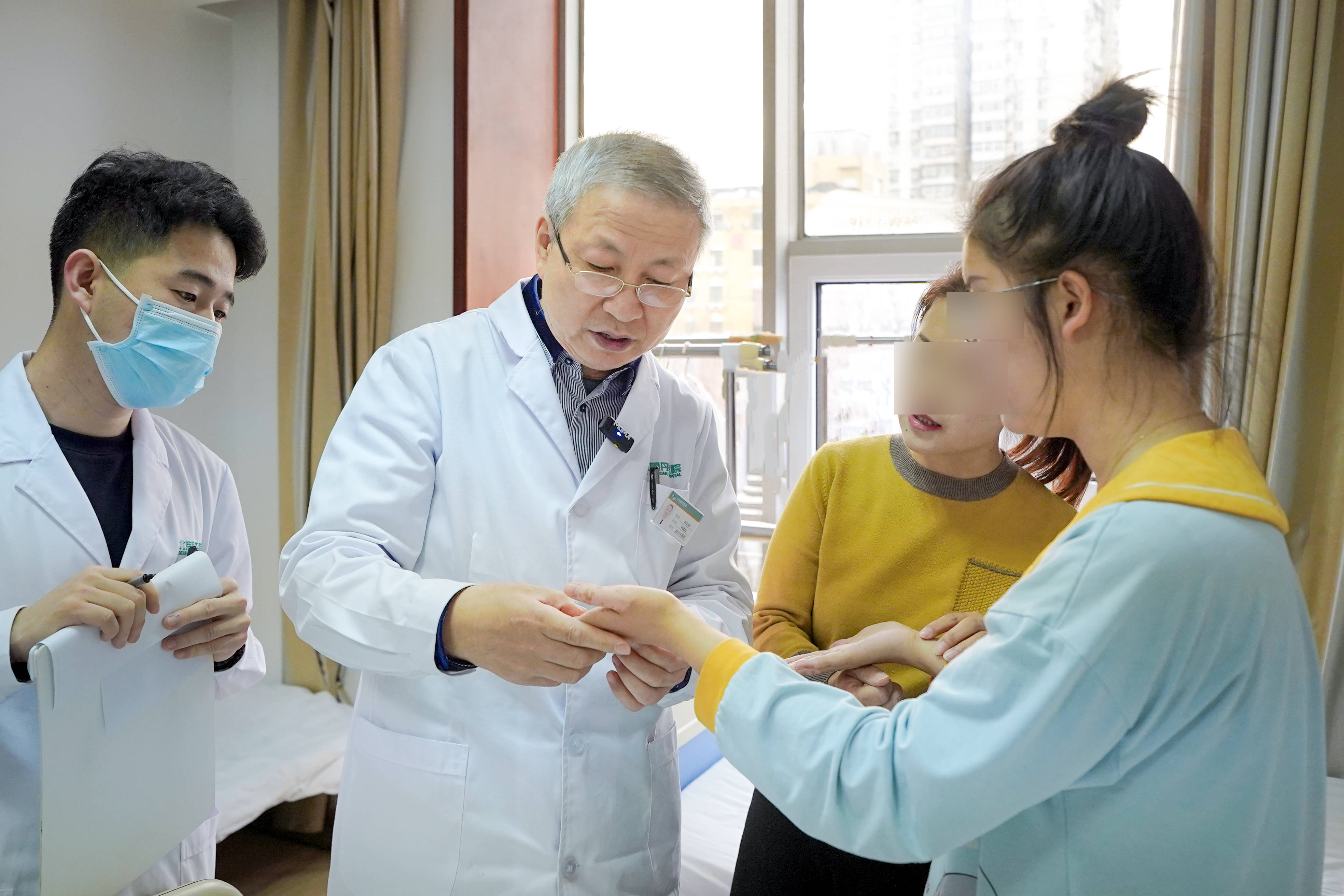 白癜风医生刘云涛：白癜风患者如何应对皮肤刺痛，对症舒缓不忽视