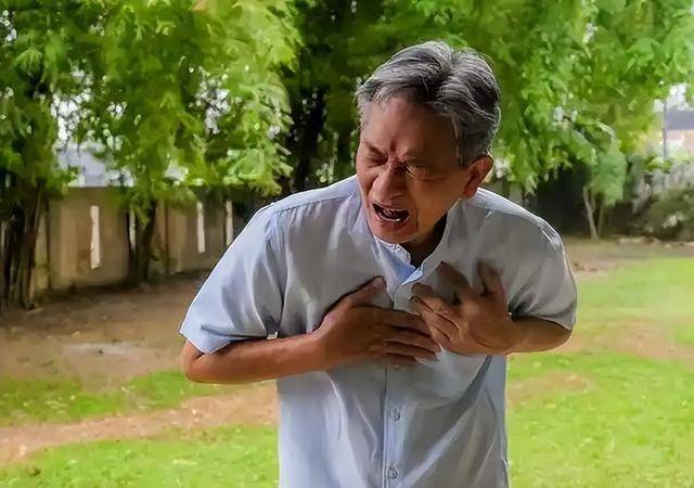 医生再三提醒：肺病前最危险的信号，不是咳嗽，而是这几症状！