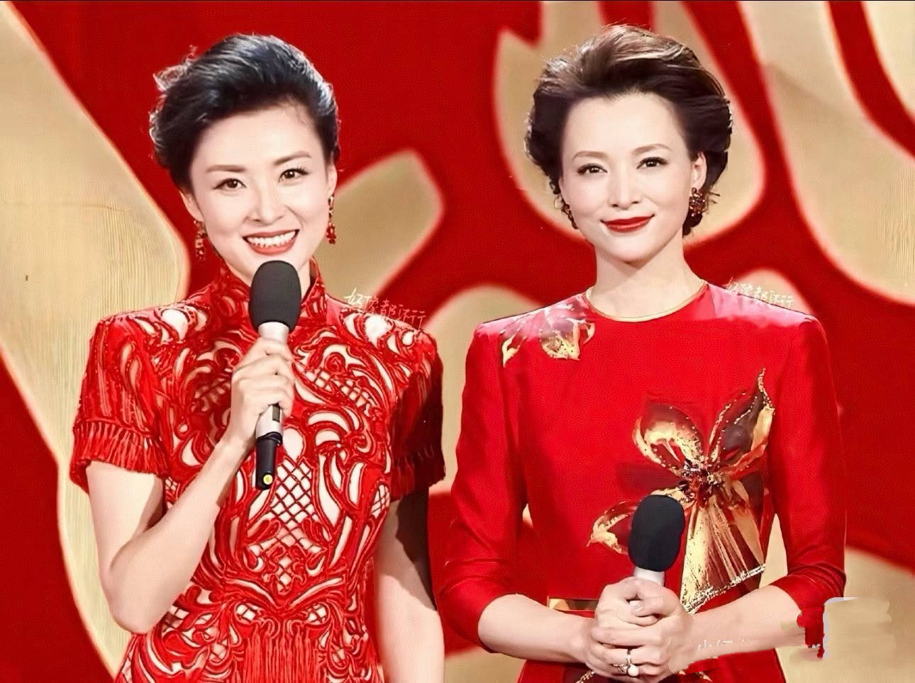 原创            52岁董卿罕见露面，穿3000块马甲和好友聚餐，打扮朴素但气质超好