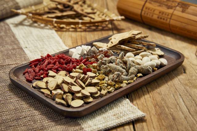 被称为药界软黄金的霍山石斛，有哪些养生功效怎么吃才更有效？