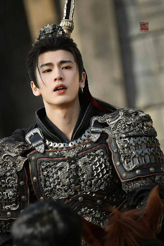 一句“东南亚”惹怒全网，张凌赫道歉背后藏着多少潜规则？