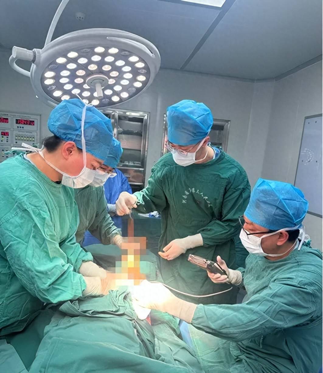 刚下夜班就赶来！河南省直三院职工接力献血，只为救重度烧伤的他