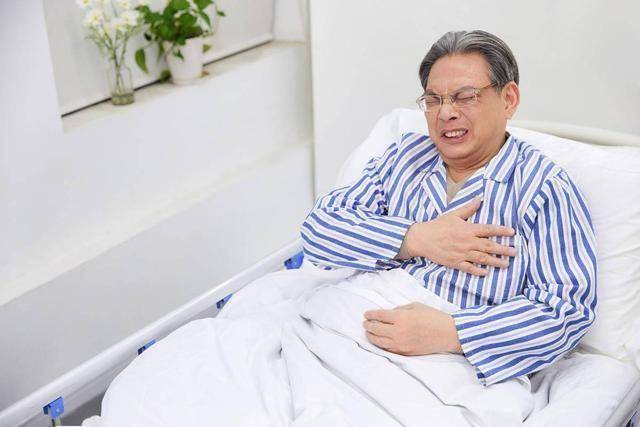医生提醒：心梗前兆不是胸闷，而是频繁出现这6个异常，要警惕