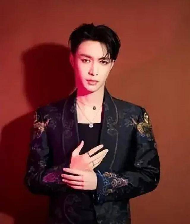 眼睛长在头顶上！张艺兴工作室正式回应，归国四子几乎全部塌房