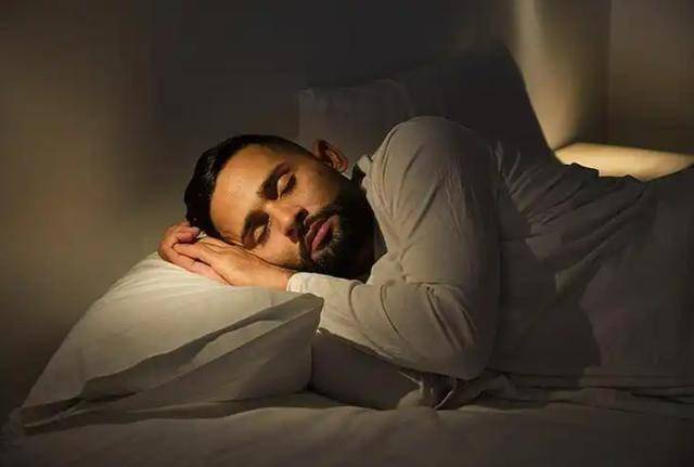 反复做梦，体内有疾？提醒：睡眠出现这3种情况，是身体在求救