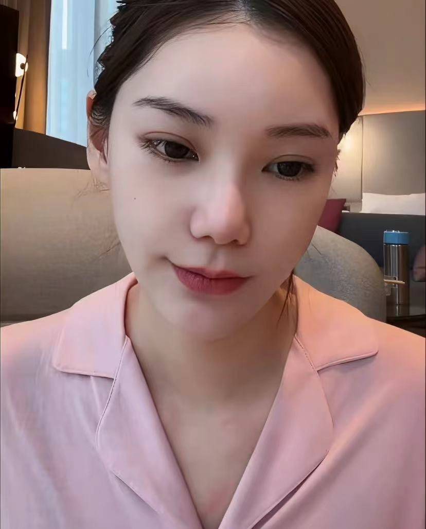 原创            马筱梅产后复播，回应生二胎，透露4月份带孩子回北京