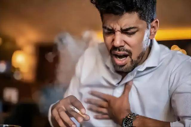 医生含泪苦劝：男性若戒掉吸烟，用不了半年，身体或会有4个改变