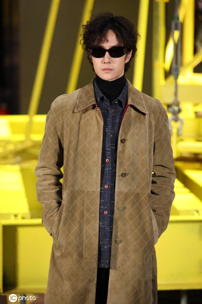 王一博亮相Chanel2026秋冬巴黎时装周看秀