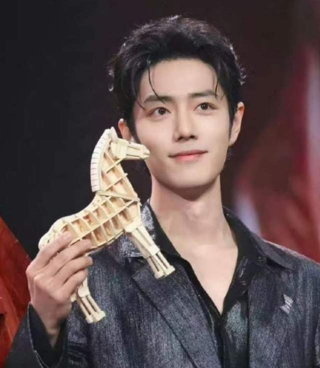 原创            90后第一人！肖战《藏海传》封SMG视帝，打破年龄天花板