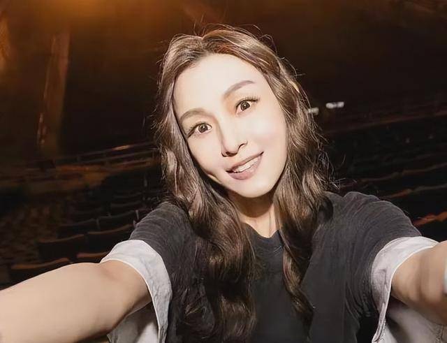 范玮琪参加《浪姐》遭抵制,老公涉骚扰她帮凶,受害者惨到失业离婚