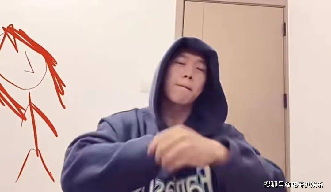 原创            贾乃亮发动大招，用“名誉权”举报模仿PGOne网红，网友骂他双标