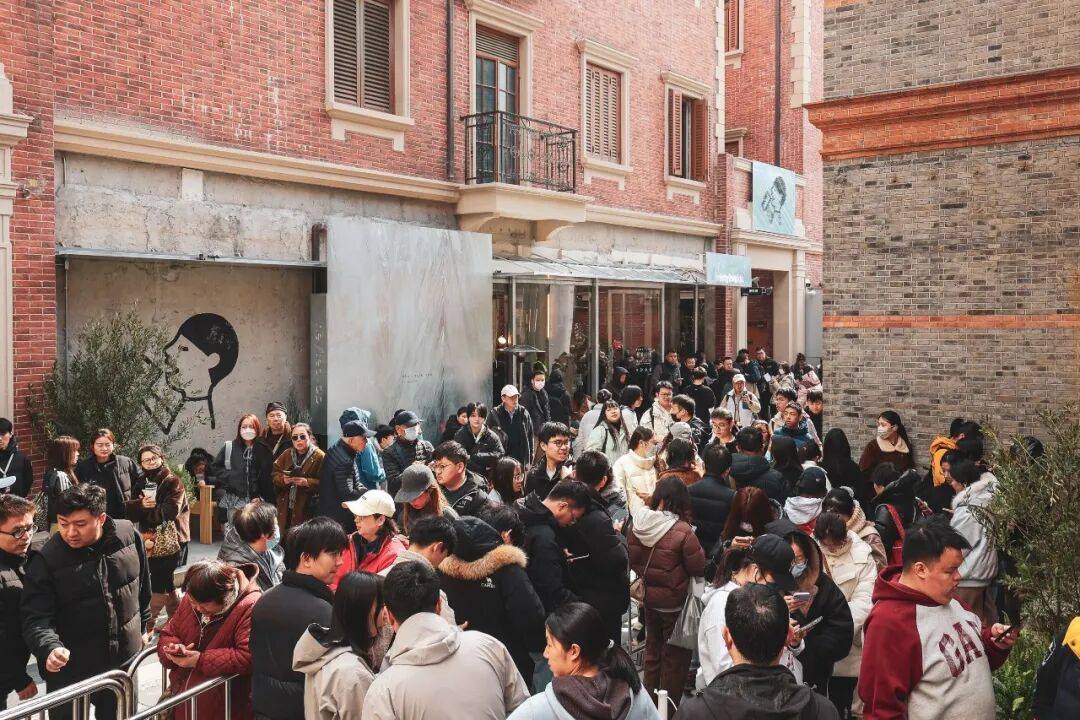 排队8小时的喜茶，和它悄悄做减法的2025