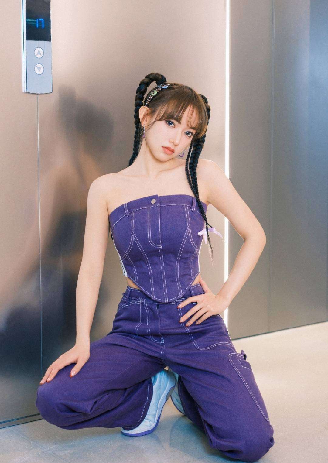 原创            程潇眼神发射抽象教学爆红！顶流女星竟靠沙雕动作征服全网？