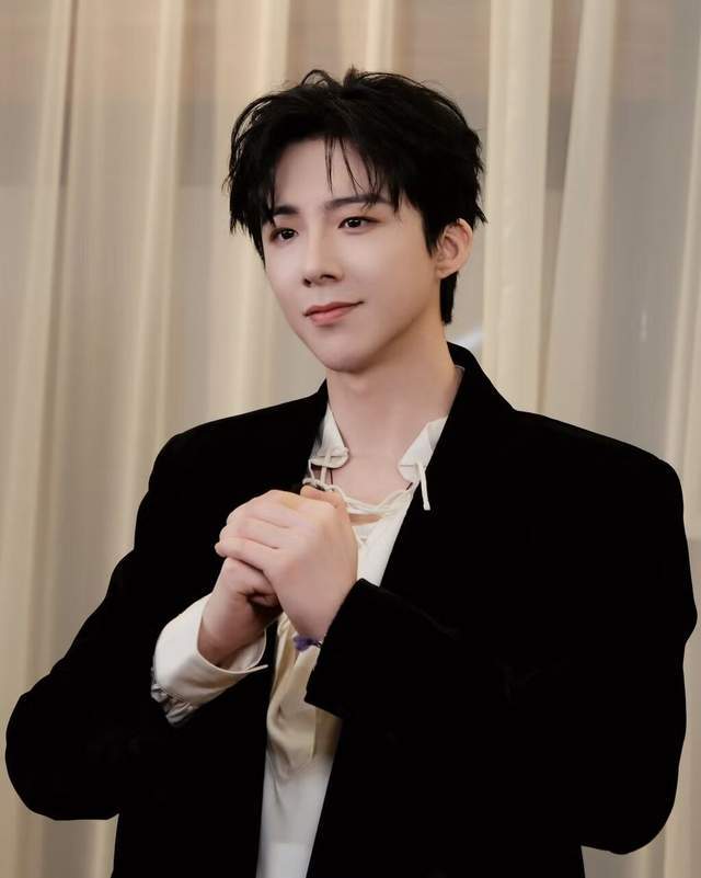 《玫瑰丛生》刘宇宁8个逆袭故事！ 曾端盘子打工？ 霸气护前妻圈粉