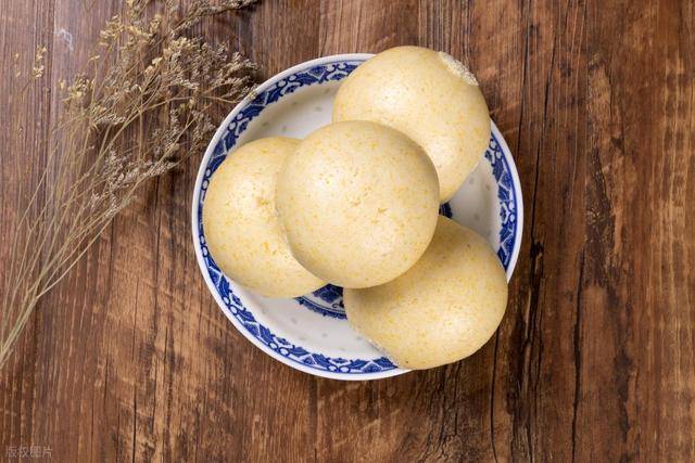 白面馒头vs全麦馒头，哪个更易胖？答案藏在膳食纤维里