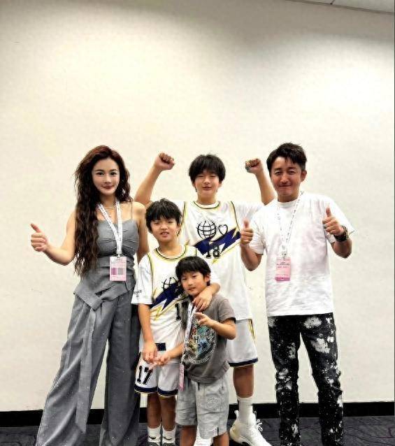 原创            邹市明后悔也晚了！原以为娶了个高材生，没想到却把2亿家产败光