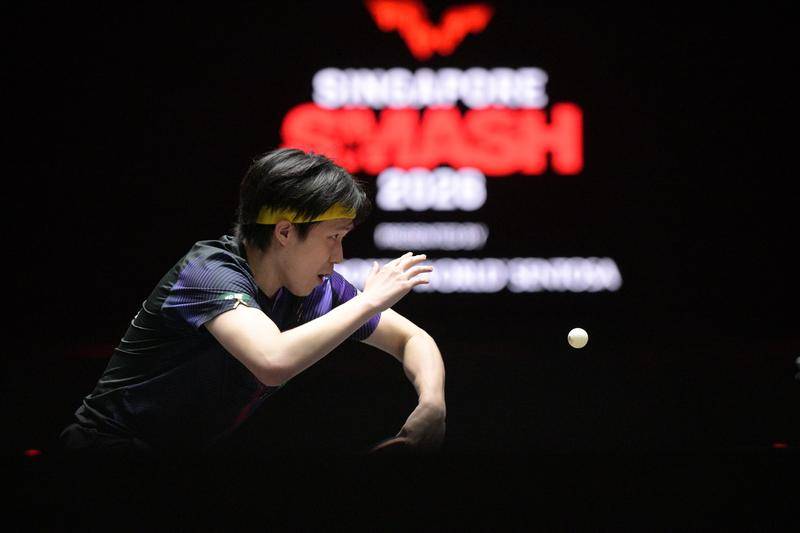 WTT新加坡：王楚钦直落四局胜林昀儒捧杯 国乒包揽男女单冠军