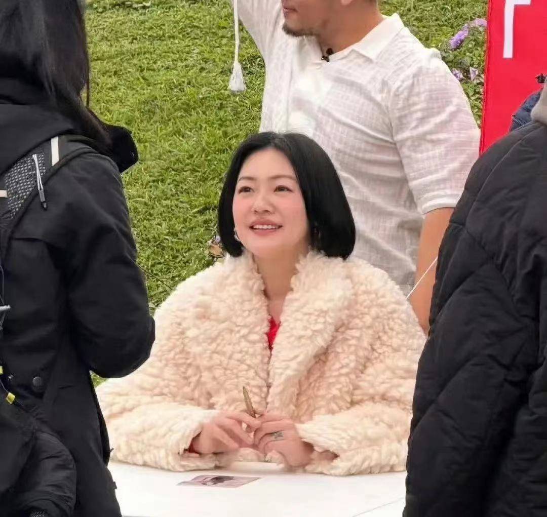 原创            小S复工，在台北举行粉丝签名会，人气超高还是那么火辣爱搞笑