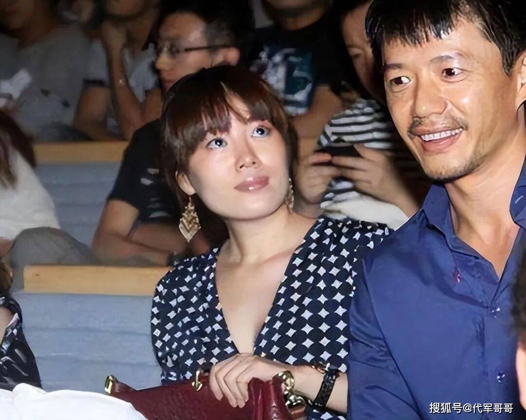 原创            52岁段奕宏近况曝光！因为妻子王瑾怕疼丁克12年，余生只想宠着她