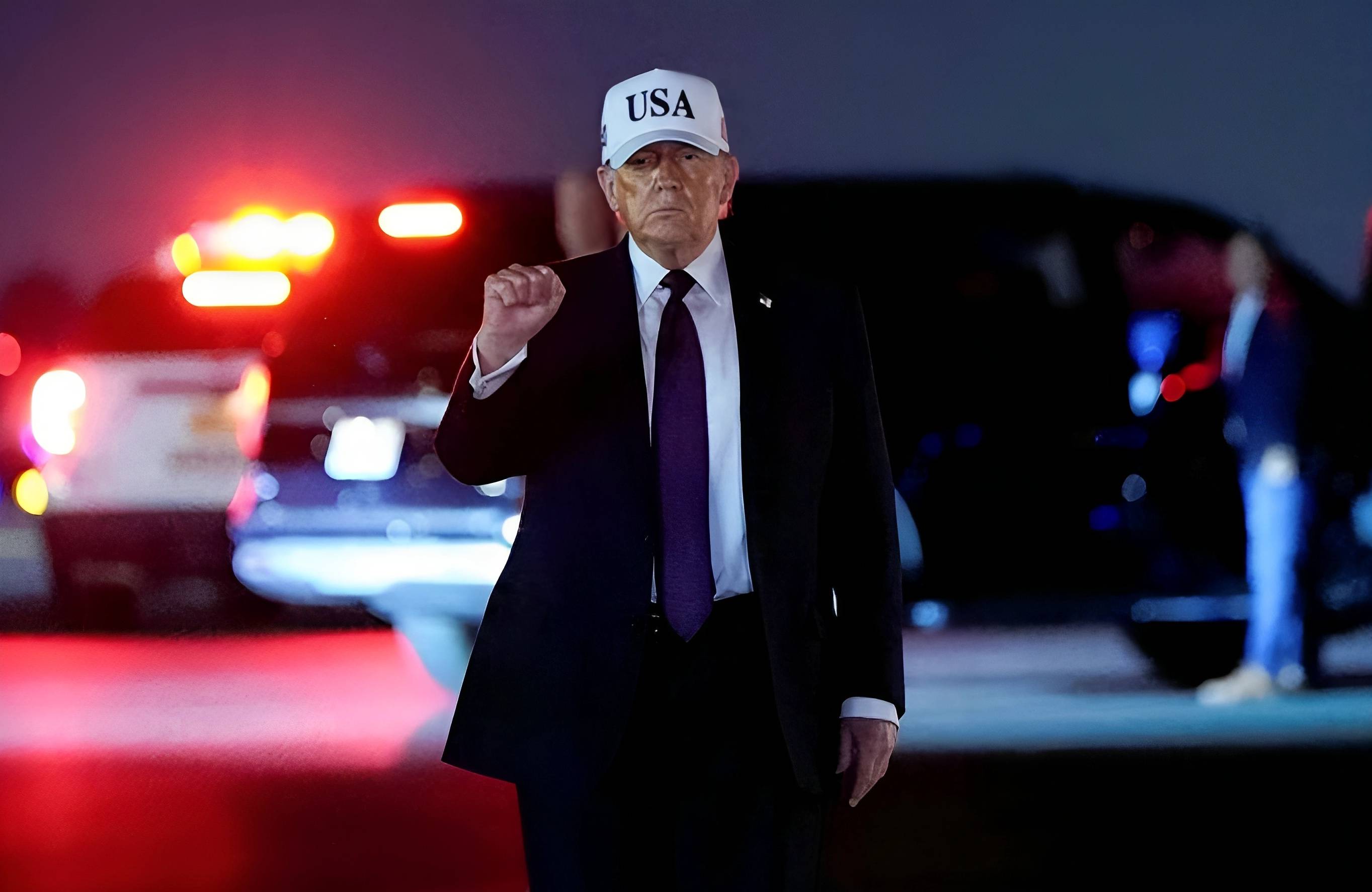 今天的特朗普很像当年的希特勒，今天的美国很像当年的纳粹德国