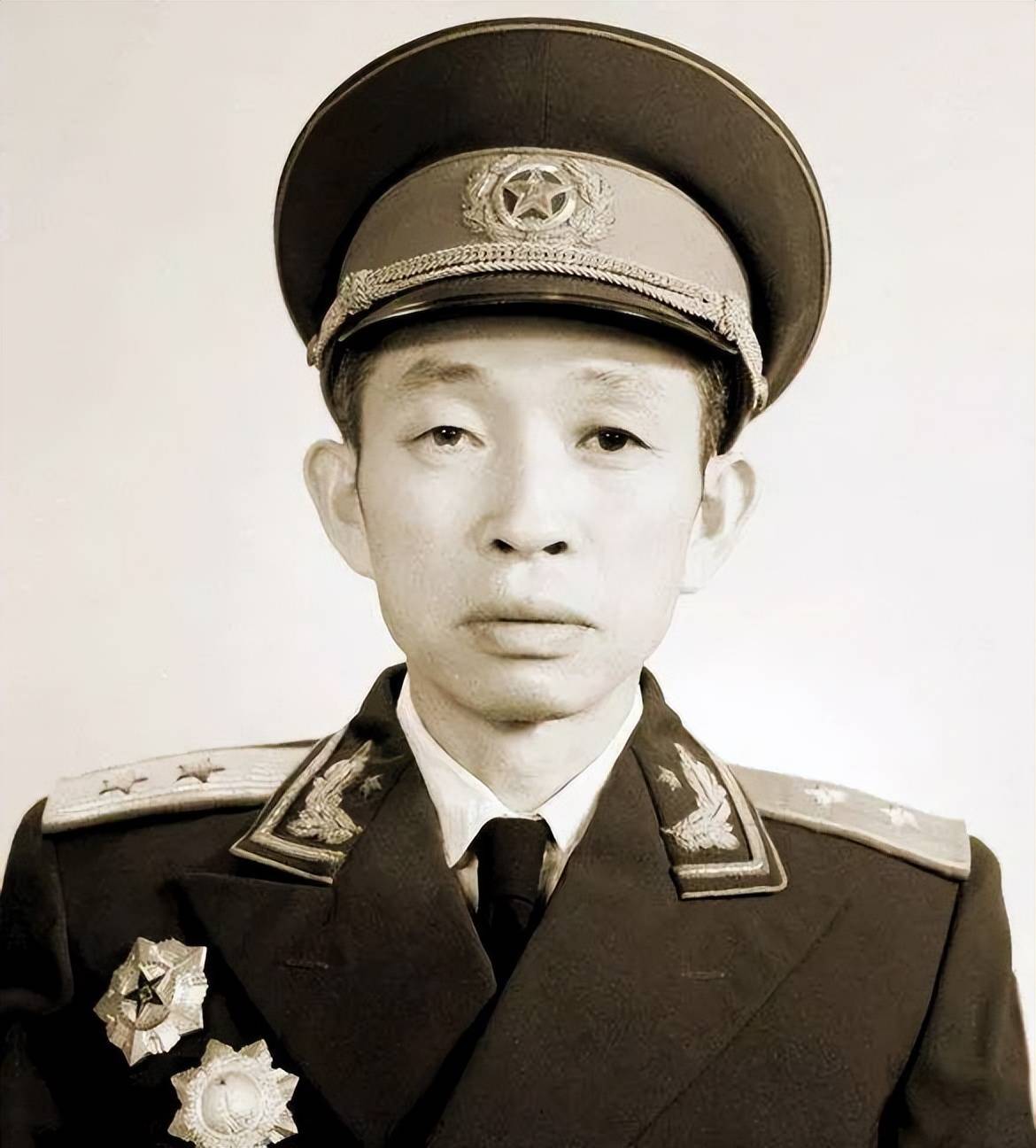 原创            陈毅到上海警备区，下属问王必成如何招待，王：做两顿，我写菜单