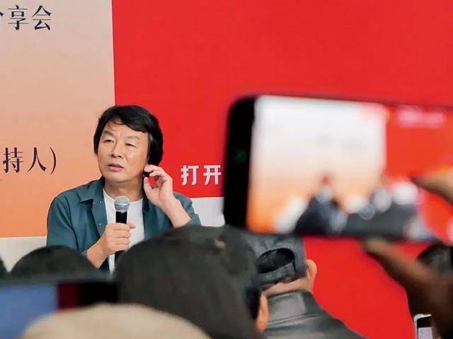 中国作家斩获国际大奖，新书写了一个笑话