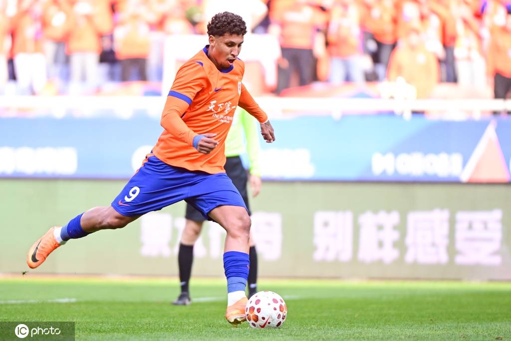 中超最佳阵容：泰山神锋入选 蓉城大腿梅开二度