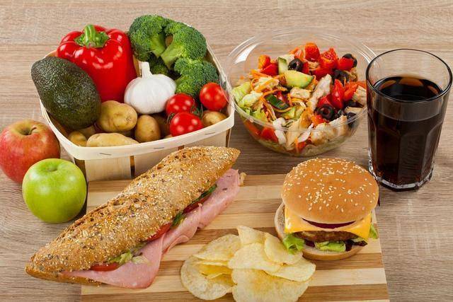 浙江52岁男子胰腺炎去世，医生警告：晚饭少吃这5物，早知道