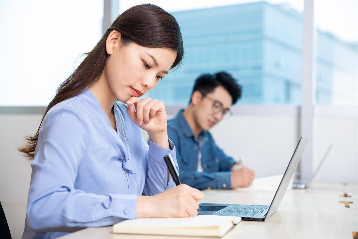 原创            男人变心了，身上会有这种味道，抹不掉