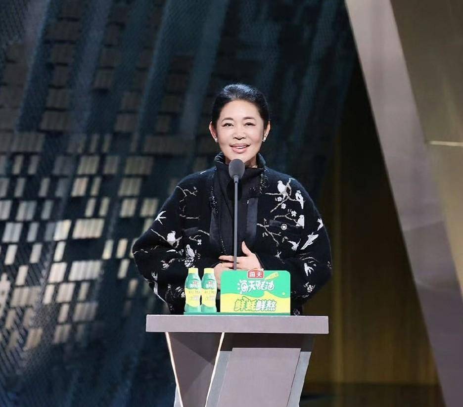 老牌艺人翻红，“爆梗”赢回观众