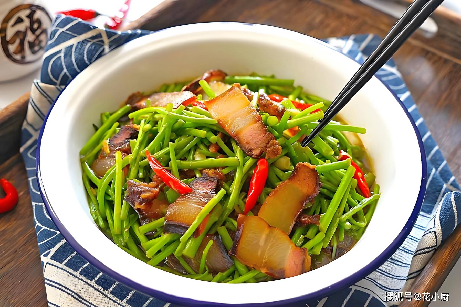 三月，这菜吃使劲，一去湿气、二排毒、三安神助眠，现正当季鲜嫩