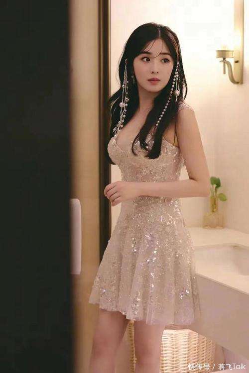 原创            36岁 张含韵 原来可以这么辣 越看越有味道 太有气场了