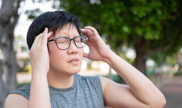 人有没有高血脂, 看眼睛就知？医生：血脂高的人, 眼睛常有2种表现