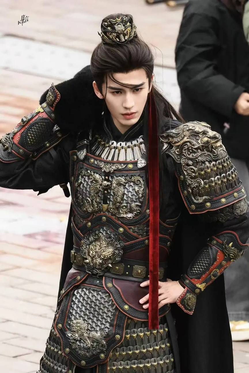 张凌赫田曦薇《逐玉》首播告捷！占有率16.1%登顶同期第一