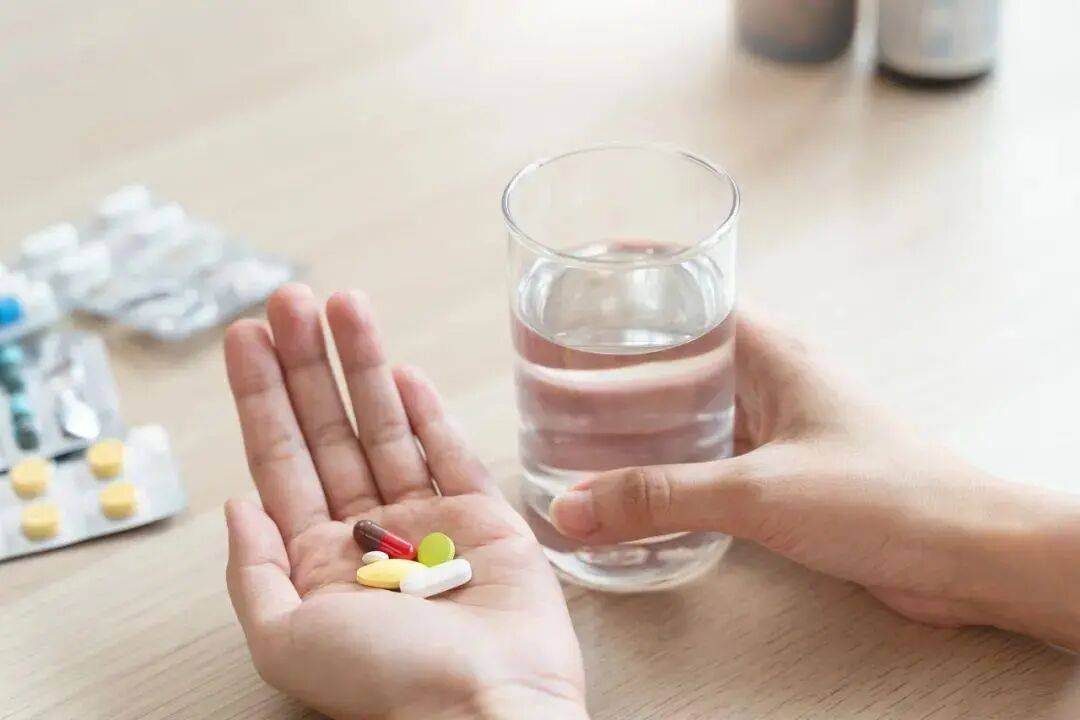 饭前吃还是饭后吃？常见药服用时间大全来了！别马虎，快收藏！