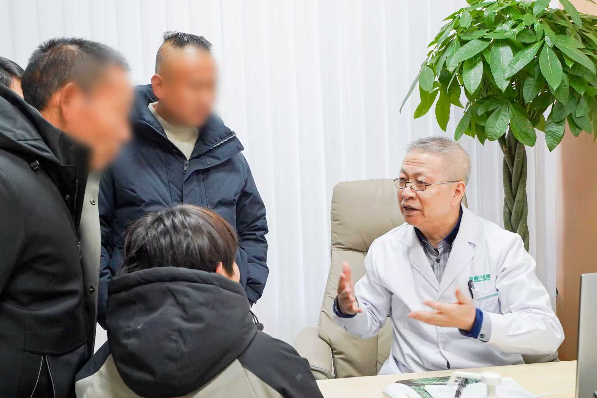 刘云涛主任：白癜风患者如何护理耳后白斑，防摩擦护隐蔽