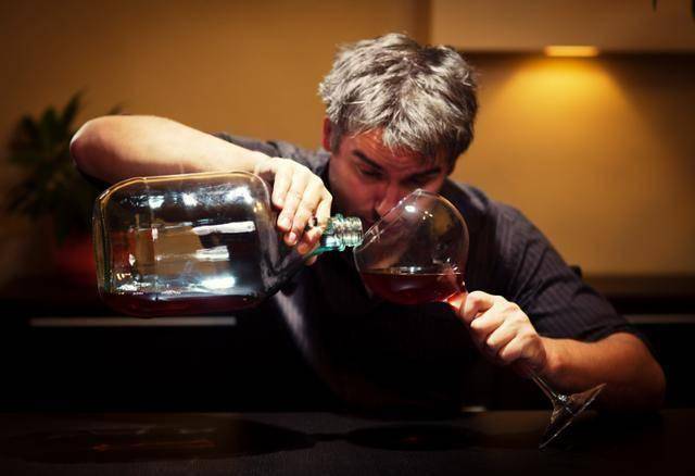 喝酒又火了？医生研究发现：糖尿病患者在喝酒时，需要多注意7点