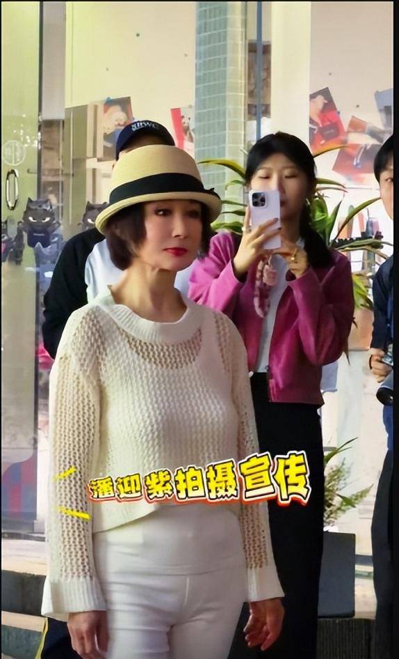 77岁邵氏女星罕露面，穿紧身裤身材被指反人类，曾嫁已故TVB男星