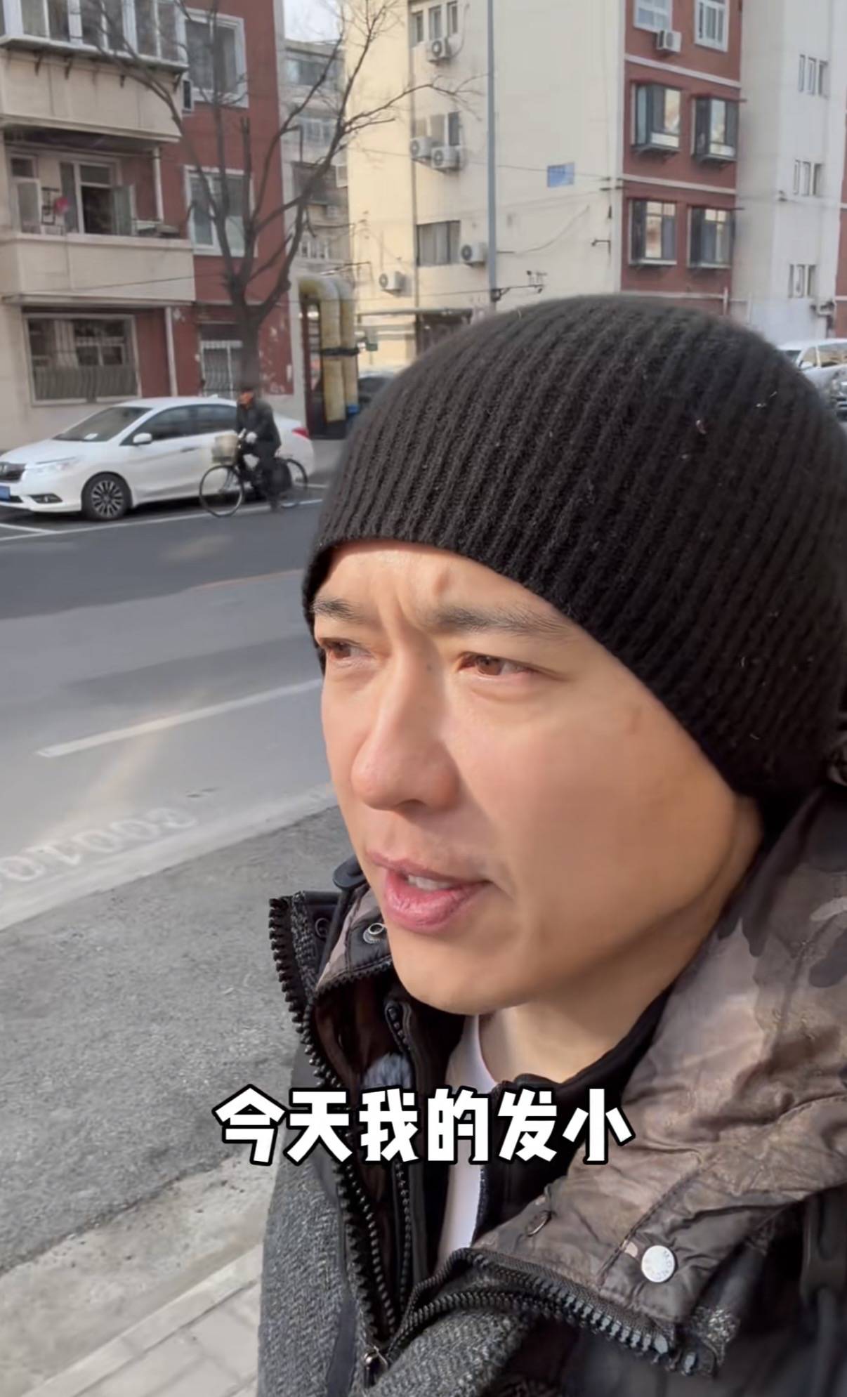 原创            高云翔二婚后真落魄，煎饼果子加4鸡蛋发小接济，跟师傅学摊煎饼