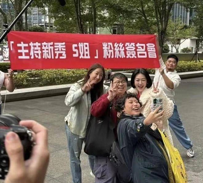原创            小S街头营销太尴尬，马筱梅月子里救场：承诺带汪小菲给张兰道歉