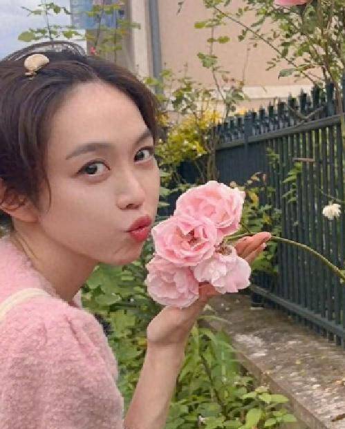 姜妍：与朱雨辰5年恋情因妈宝男分手，后嫁银行行长生活低调安稳