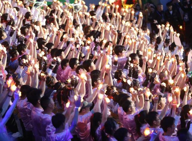 “平凡亦能铸就非凡——我就是滇风”盛典晚会上演昆明温情一夜