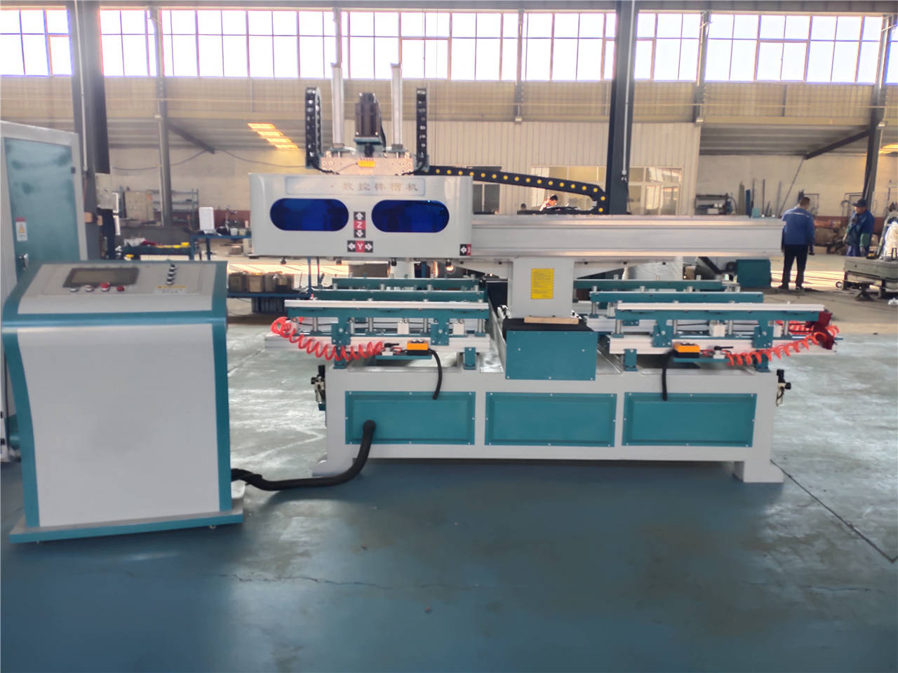 木工自动打孔机 全自动铣槽机演示