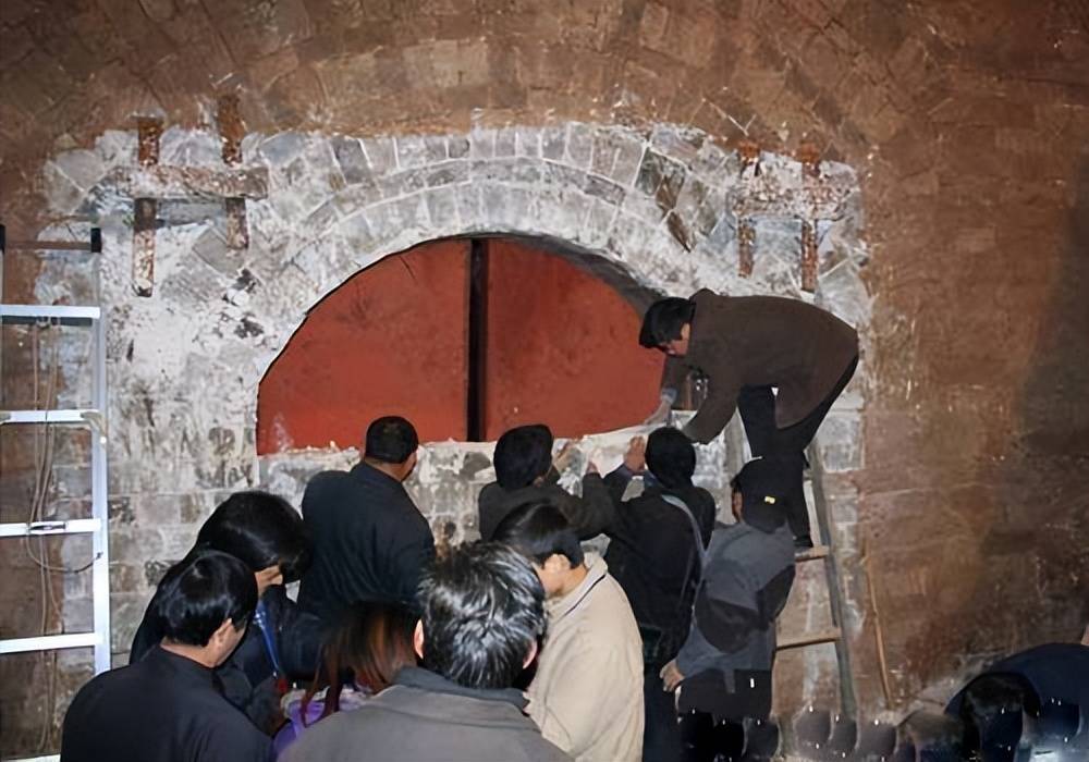 原创            湖北一明朝藩王墓，连续7次被炸盗，考古队挖掘后：文物一件不少