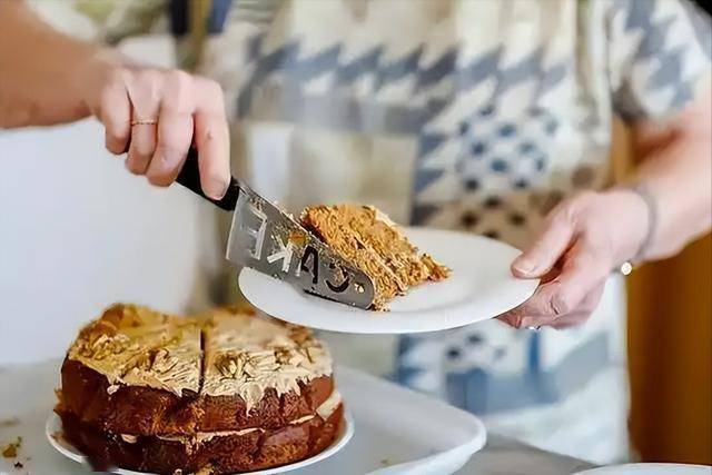 医生坦言：老人若长时间不吃甜食，用不了多久，身体或有4大改善