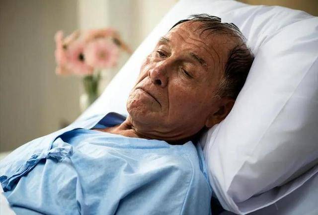 生菜是血栓的隐藏凶手？医生提醒：上了年纪的老人，这几物少碰